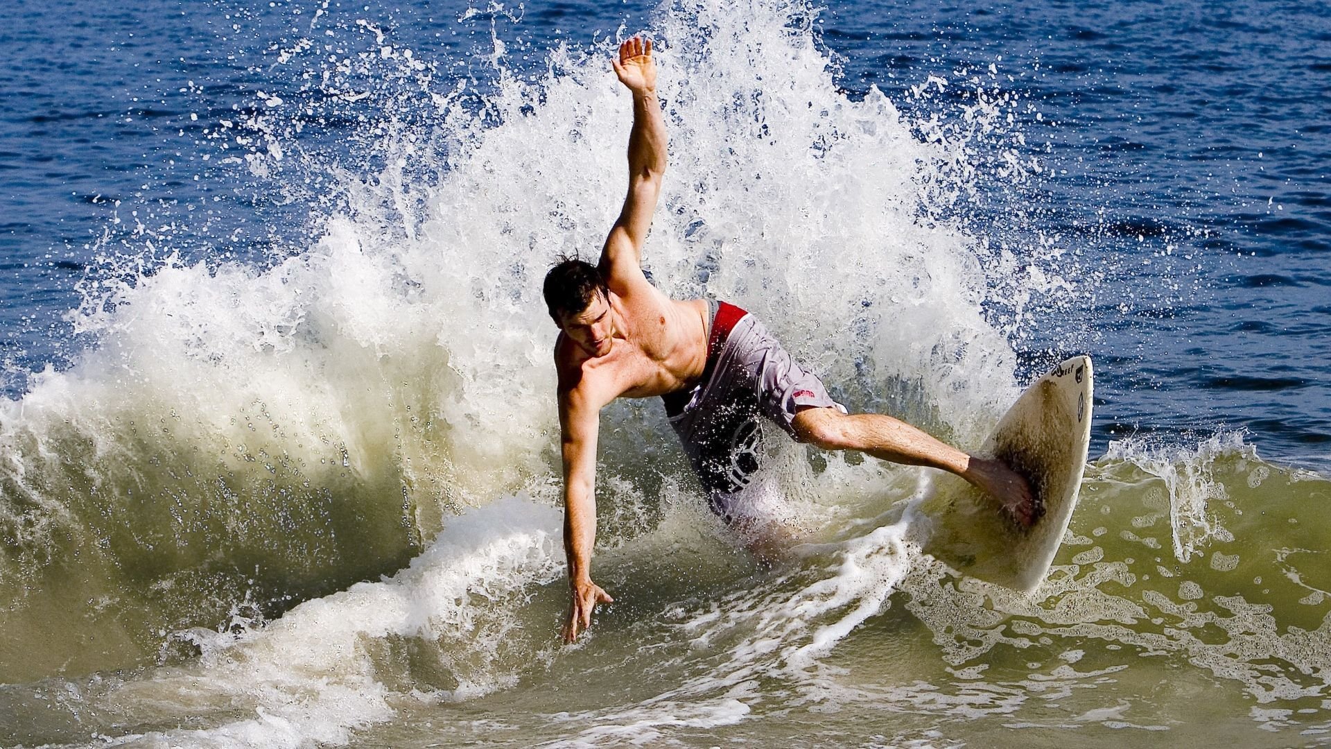 太阳对阵篮网，詹姆斯关键进球定乾坤