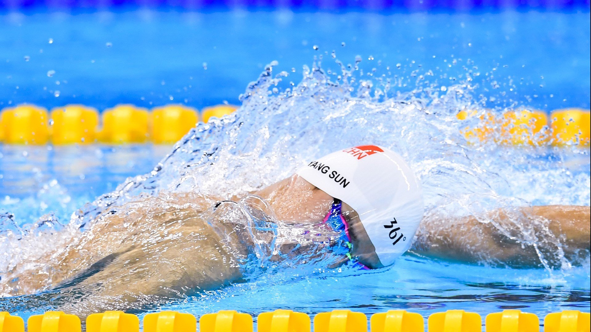 英超争冠之夜,范弗利特关键进球定乾坤